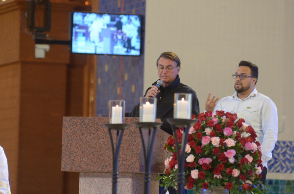 Bolsonaro participa de missa em homenagem ao Dia de Nossa Senhora Aparecida