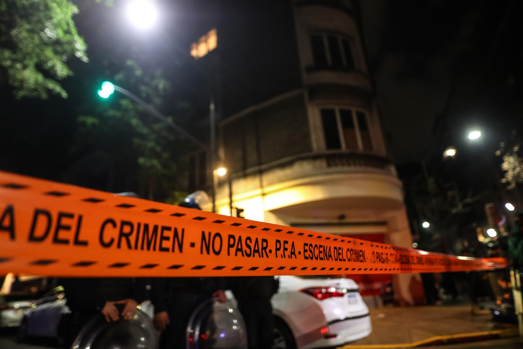 Sob vigilância reforçada, brasileiro que tentou matar Kirchner não quer ajuda