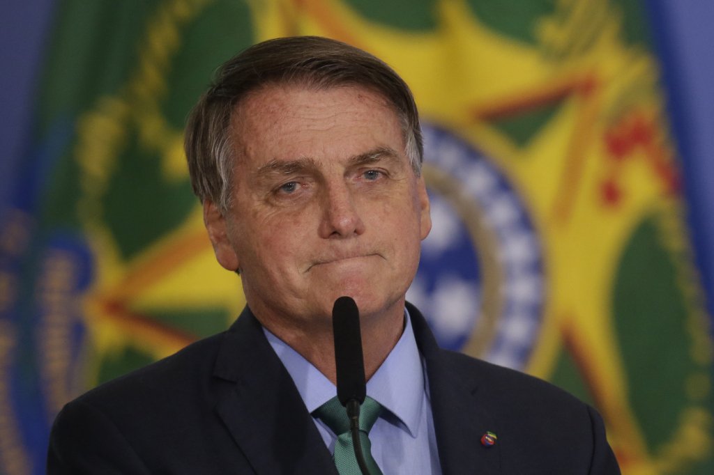 Bolsonaro vai se reunir com caminhoneiros para tentar suspender paralisações