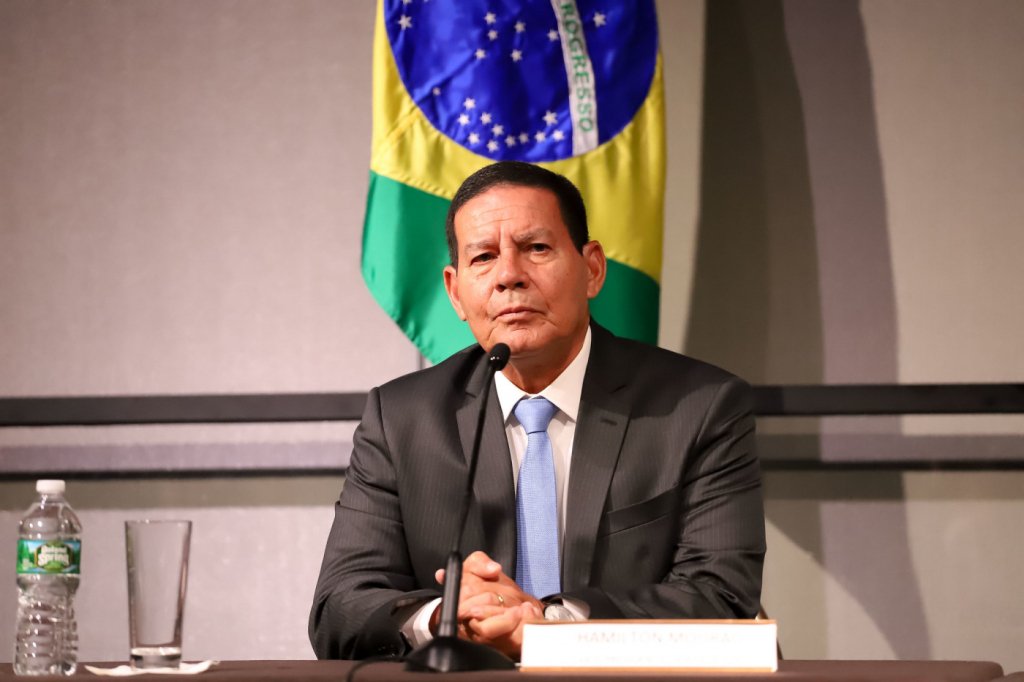 Mourão classifica regulação das mídias defendida por Lula como ‘ato criminoso’