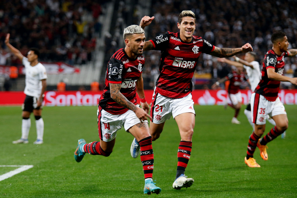 Flamengo faz 2 a 0 no Corinthians e sai em vantagem nas quartas da Libertadores