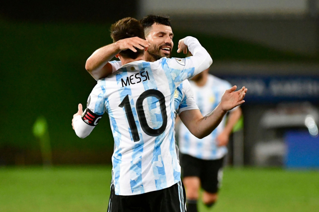 Messi manda mensagem emocionante a Sergio Agüero: ‘Dói ver você parar’
