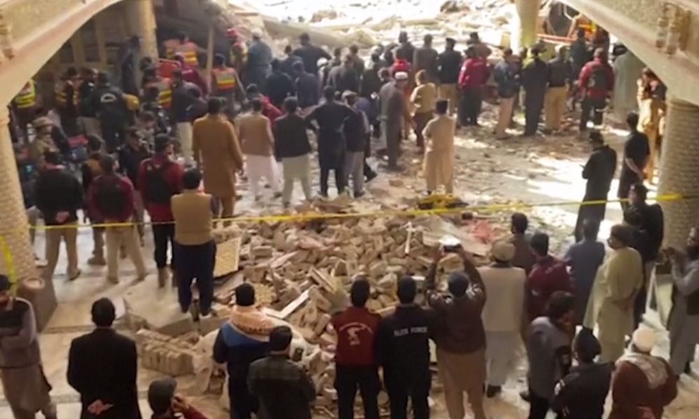 Atentado suicida em mesquita no Paquistão deixa ao menos 44 mortos
