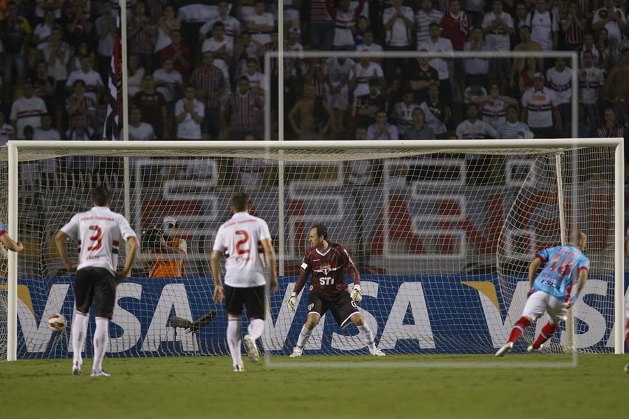 Na mira do São Paulo, Benedetto já fez gol em Ceni e complicou o time paulista na Libertadores