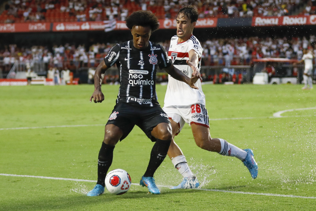 Willian se defende de críticas e diz que jogou bem no Corinthians: ‘Futebol não é apenas gols e assistências’