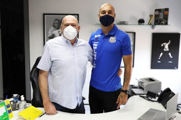 Santos anuncia contratação de Maicon, ex-Cruzeiro e São Paulo 
