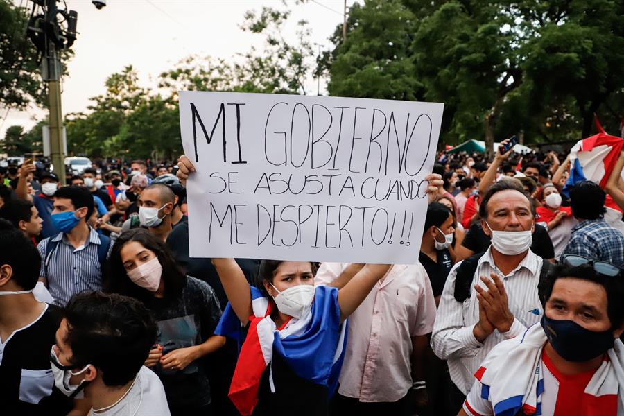 Em meio a protestos, presidente do Paraguai nomeia novo ministro da Saúde
