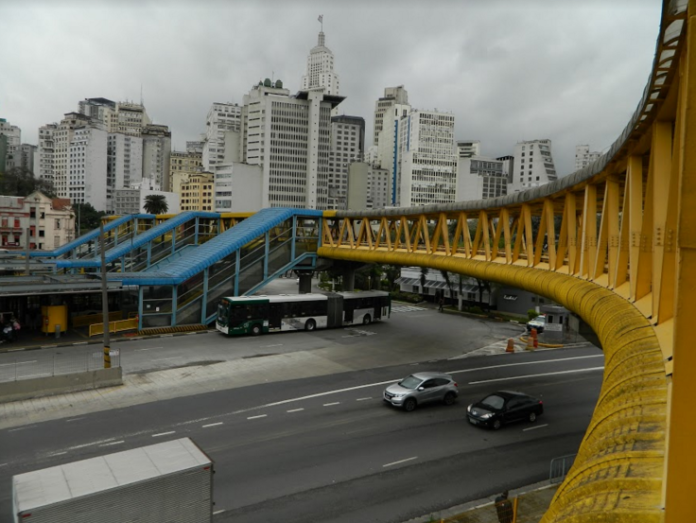 Após discussão, homem é esfaqueado em frente a terminal de ônibus no centro de São Paulo