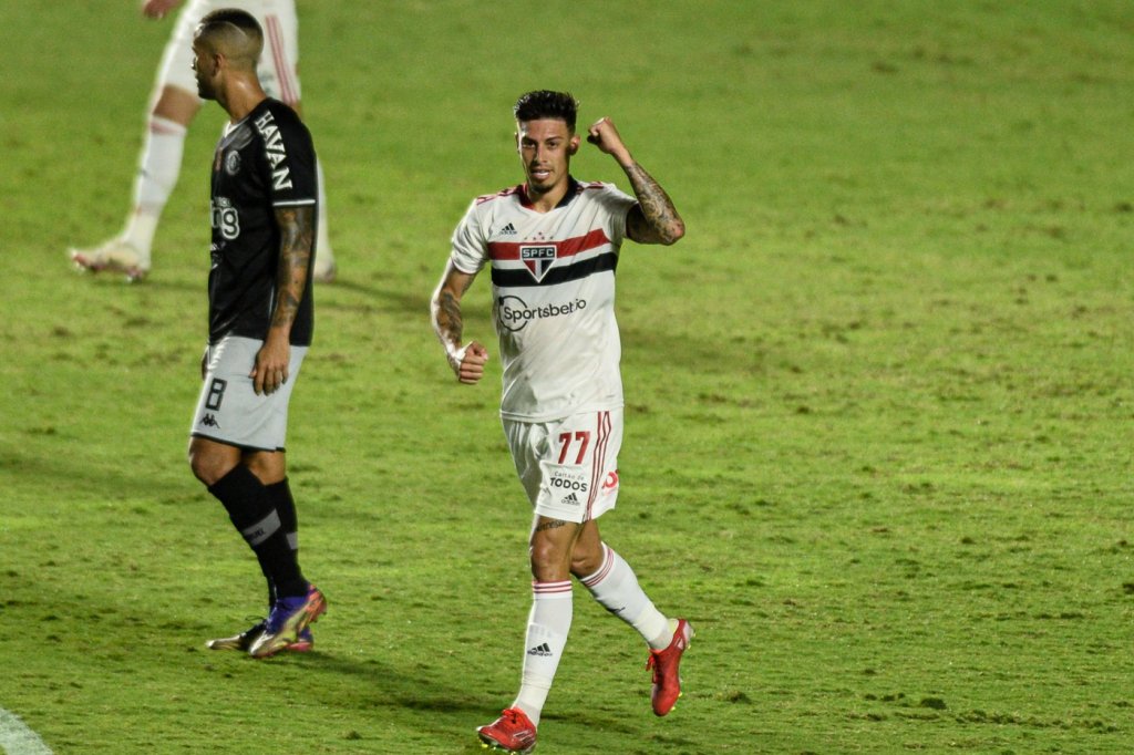 São Paulo faz 2 a 1 no Vasco e avança para as quartas de final da Copa do Brasil