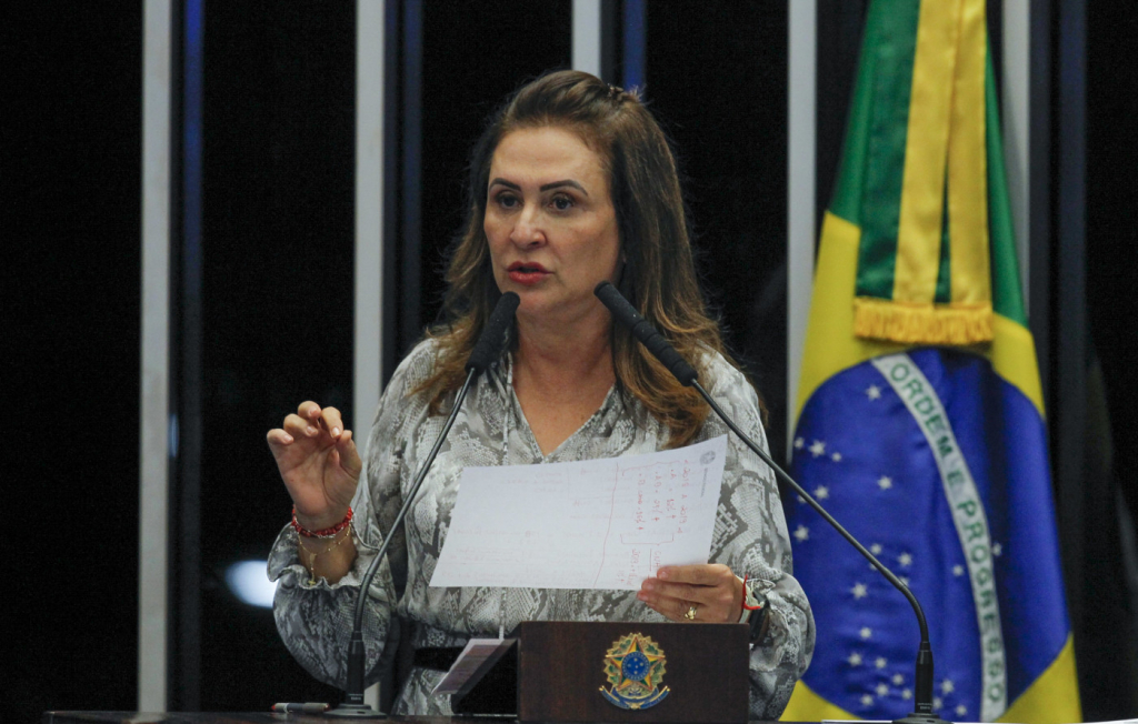 Nas redes sociais, Kátia Abreu denuncia política ambiental e pede voto a Lula