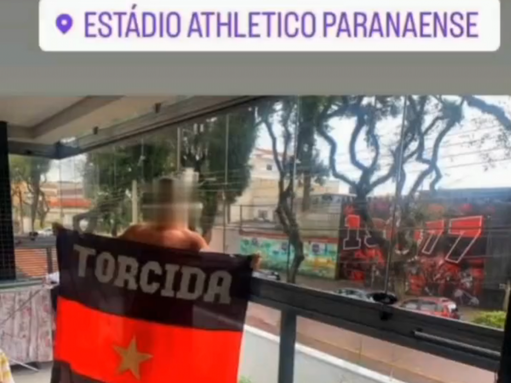 Torcedor do Flamengo é repreendido após tirar foto em frente à sede de organizada do Athletico-PR; assista