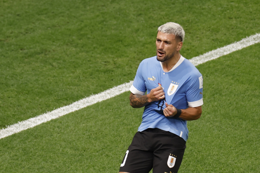 Com Uruguai eliminado, brasileiros condenam ausência de Arrascaeta em jogos anteriores: ‘Covardia’