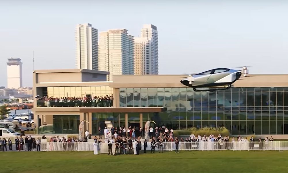 Carro voador chinês faz primeiro voo público em Dubai; veja vídeo