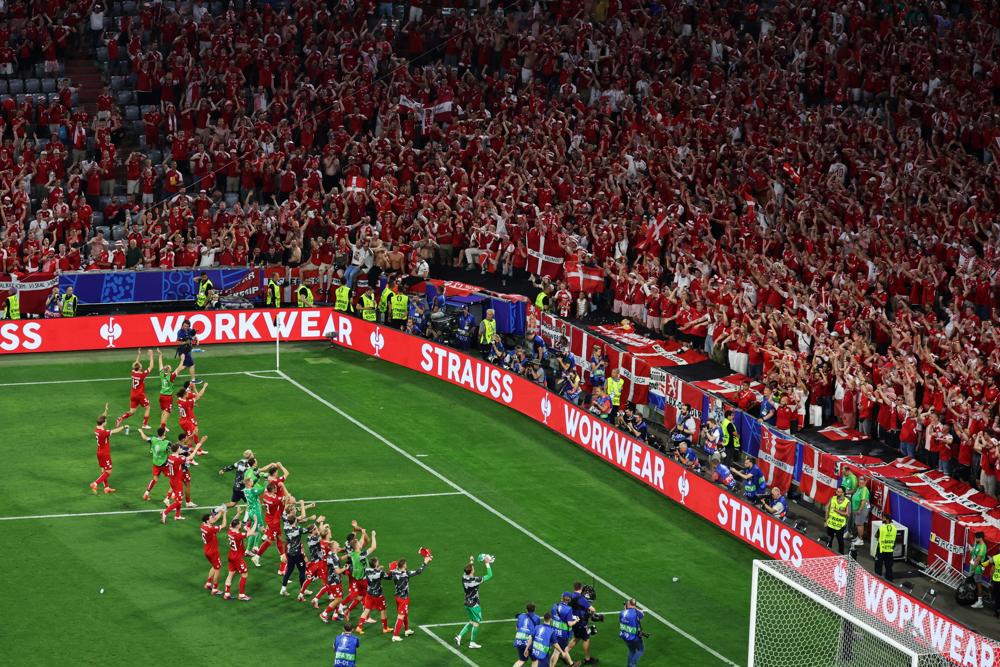Dinamarca empata com a Sérvia, consegue a classificação e vai enfrentar a anfitriã Alemanha nas oitavas da Euro 