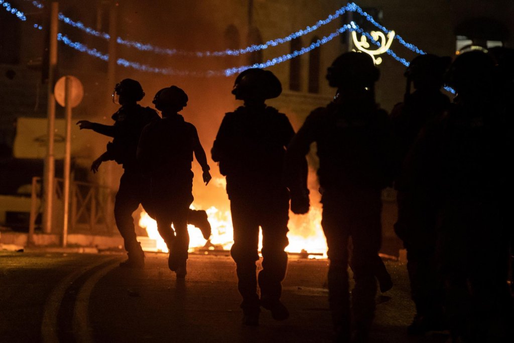 Confronto entre judeus e palestinos em Jerusalém deixa 100 feridos