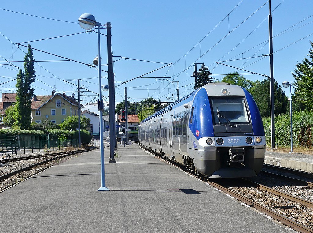 Três pessoas morrem atropeladas por trem na França; polícia acredita que vítimas eram imigrantes