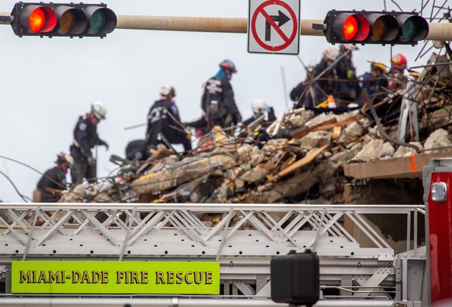 Corpo de filha de bombeiro que participou das buscas em Miami é achado nos escombros