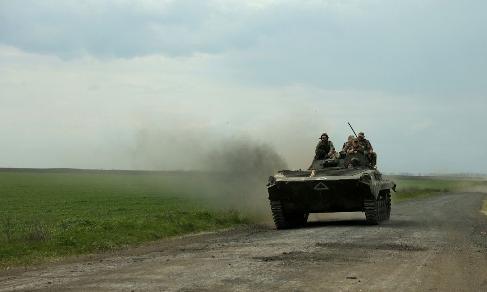 Ucrânia anuncia conquistas no campo de batalha e restringe gás russo para a Europa