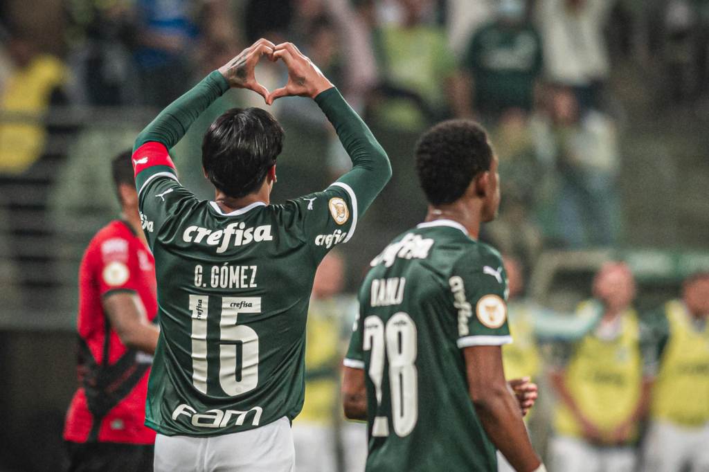 Palmeiras goleia o Atlético-GO e abre vantagem na liderança do Brasileirão
