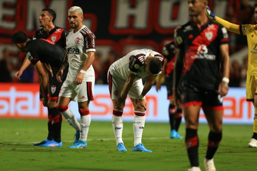 Com gols no segundo tempo, Atlético-GO e Flamengo empatam em 1 a 1