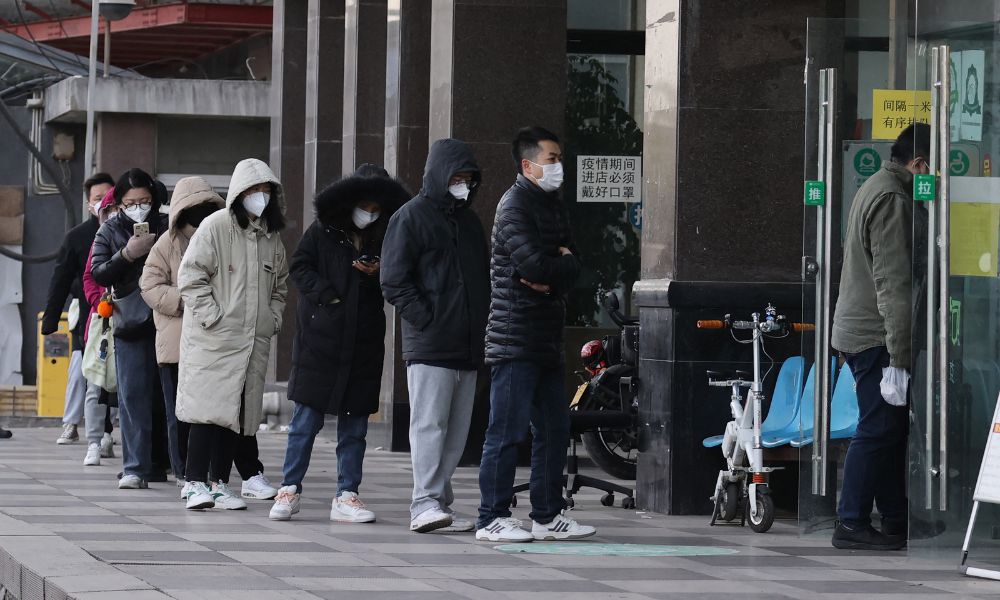 Reino Unido e França passam a exigir teste de Covid de viajantes da China