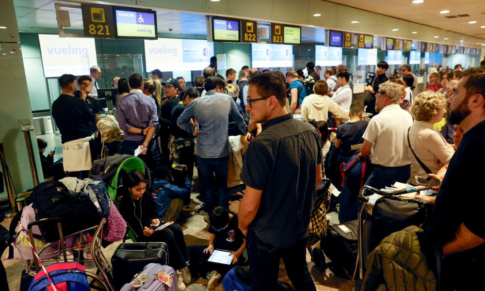 Fortes chuvas na Catalunha alagam aeroporto e estradas de Barcelona e geram cancelamentos de voos 