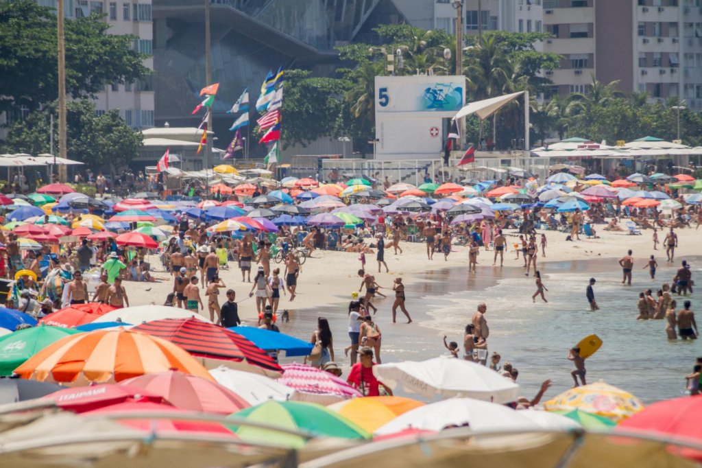 Último dia do Carnaval tem praias lotadas no Rio de Janeiro