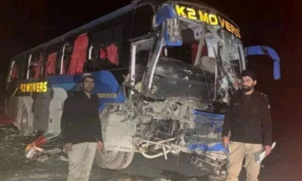 Nove mortos em ataque contra ônibus no Paquistão