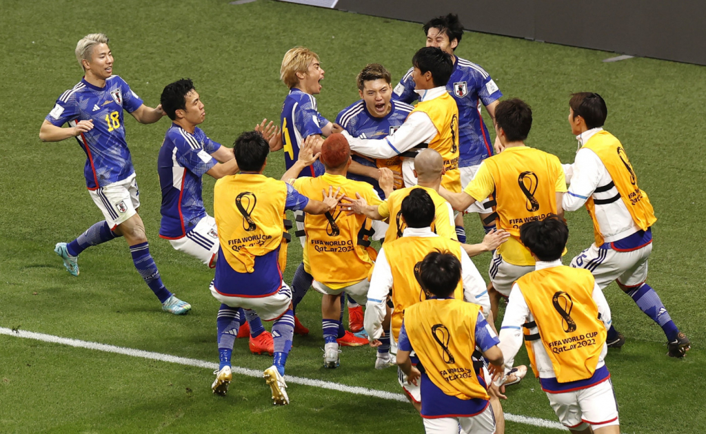 Japoneses vão à loucura em Tóquio após vitória sobre a Alemanha; assista 