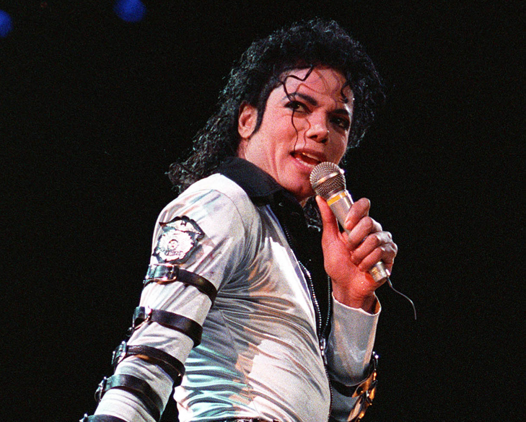 Gravações da cinebiografia de Michael Jackson começam nesta segunda- Headline News, edição das 17h