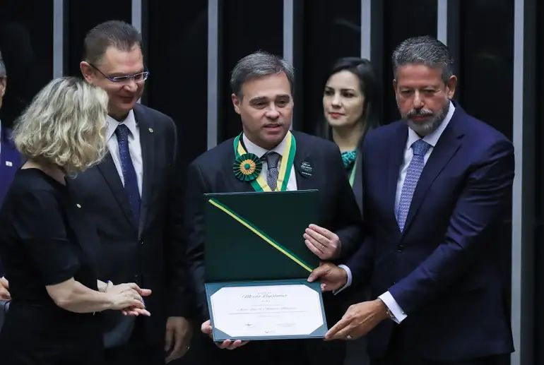 Vini Jr, Alexandre de Moraes e Zema recebem Medalha de Mérito Legislativo na Câmara; veja lista