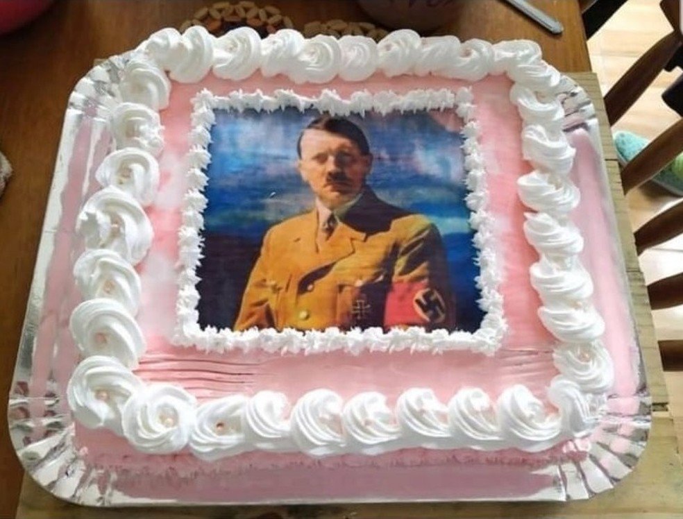 Polícia abre inquérito para investigar jovem que usou foto de Hitler em bolo de aniversário
