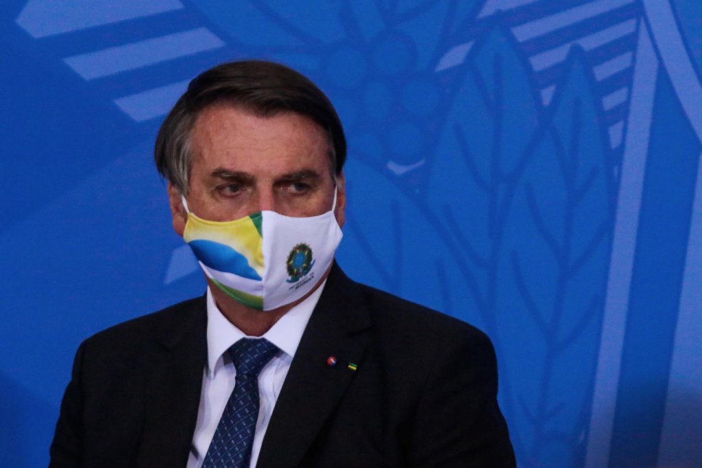 Bolsonaro diz que Queiroga prepara parecer para desobrigar uso de máscara para vacinados