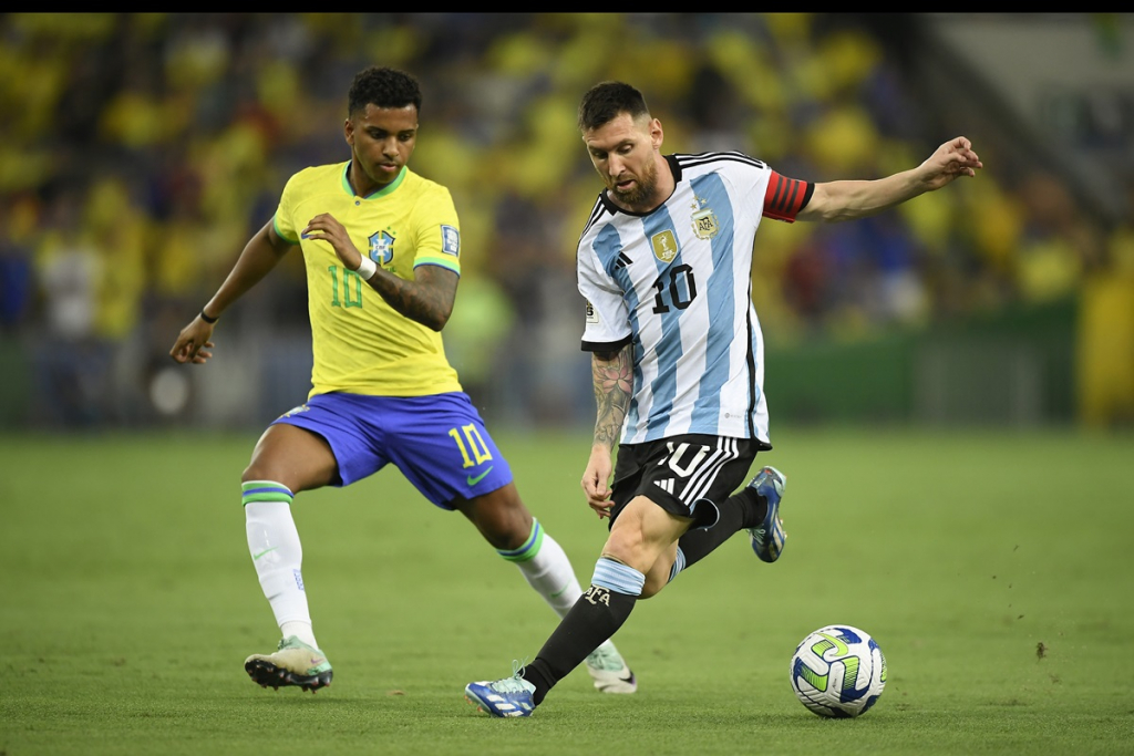 Veja o que Messi e Rodrygo falaram em bate-boca antes de Brasil x Argentina 