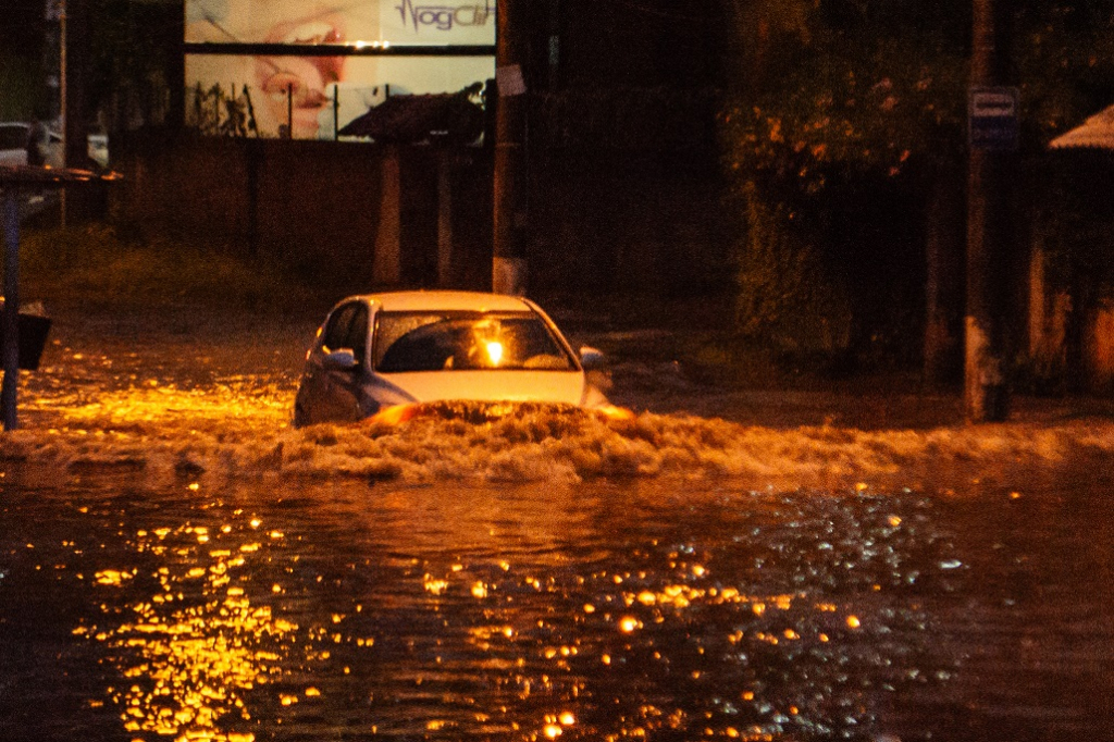Sobe para 7 número de mortos pelas chuvas no Rio; Petrópolis decreta emergência