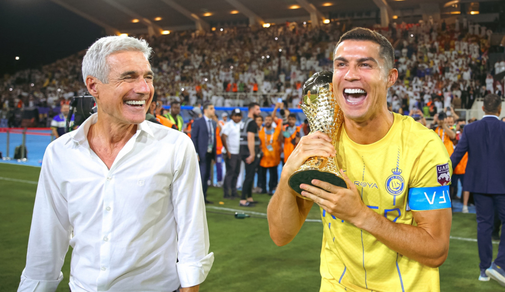 Luís Castro, técnico de Cristiano Ronaldo no Al Nassr, afirma que astro português é o melhor do mundo