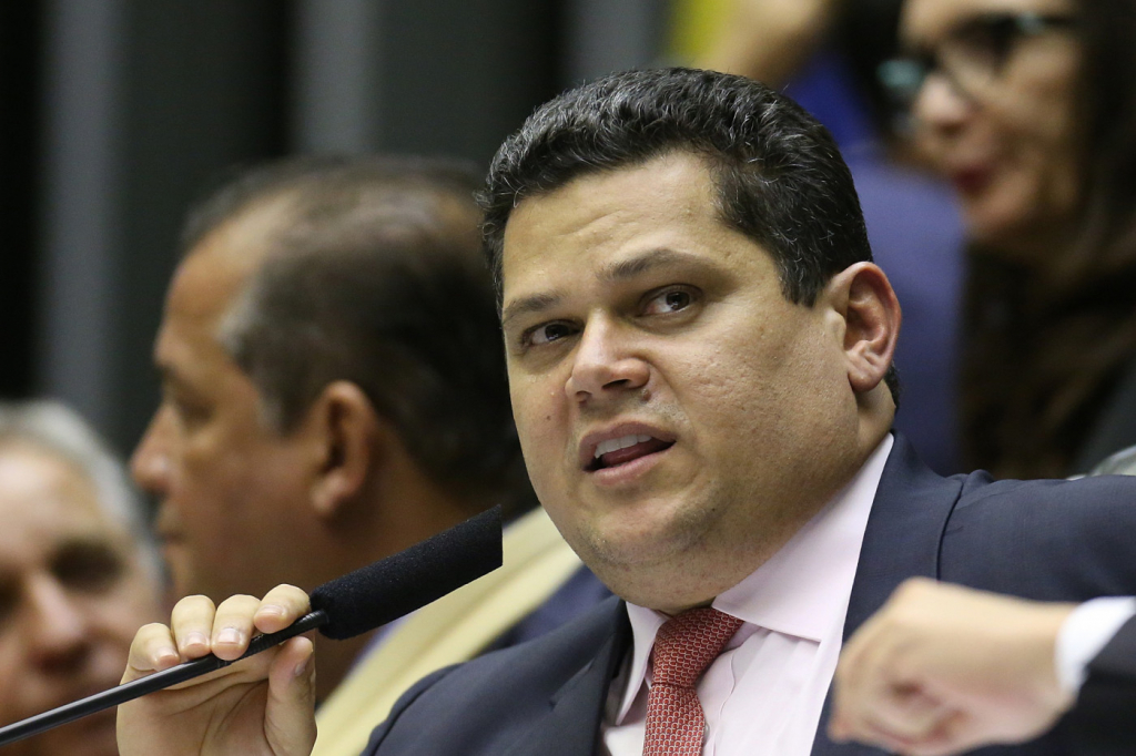 Alcolumbre defende Campos Neto e o chama de ‘amigo pessoal’ e ‘grande brasileiro’ 