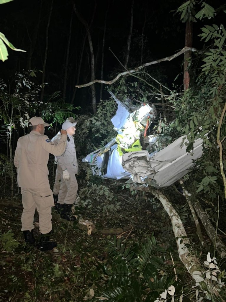 Queda de avião em região de mata deixa quatro mortos em MT