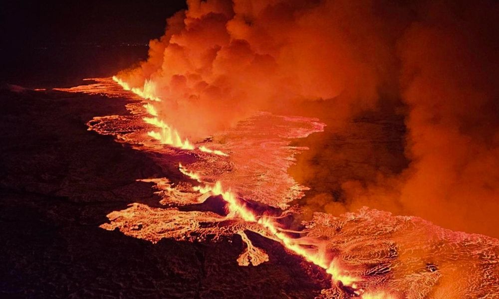Vulcão entra em erupção na Islândia e presidente alerta: ‘Não é um evento turístico’