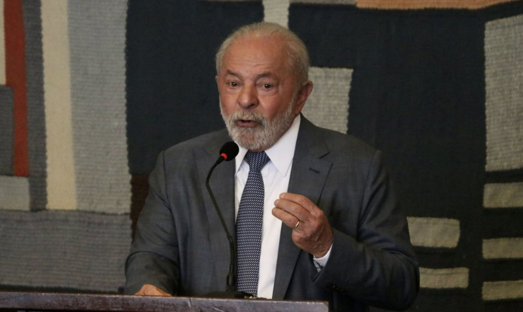 No Dia da África, Lula volta a se solidarizar com Vini Jr. e diz que Brasil ‘não tolera’ racismo