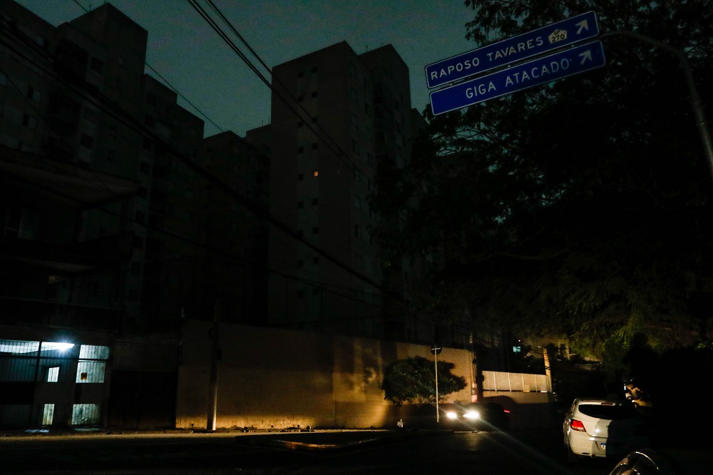 Apagão em São Paulo completa 3 dias e mais de 1 milhão de imóveis continuam sem luz 