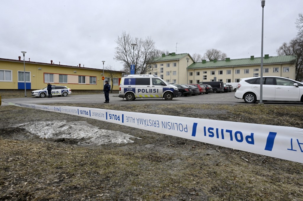 Menino de 12 anos mata colega de classe e fere dois com arma de fogo na Finlândia