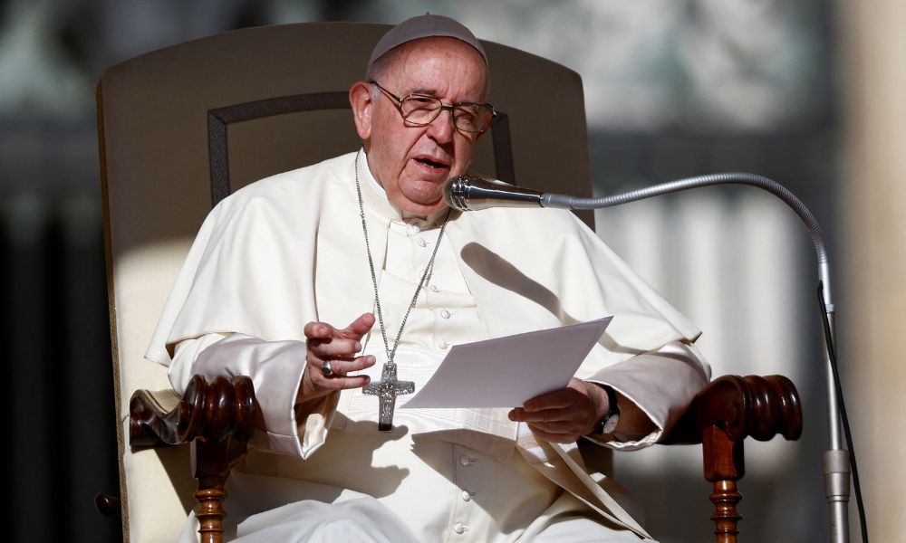 Papa classifica uso de armas nucleares como ‘loucura’ e denuncia as monstruosidades na Ucrânia