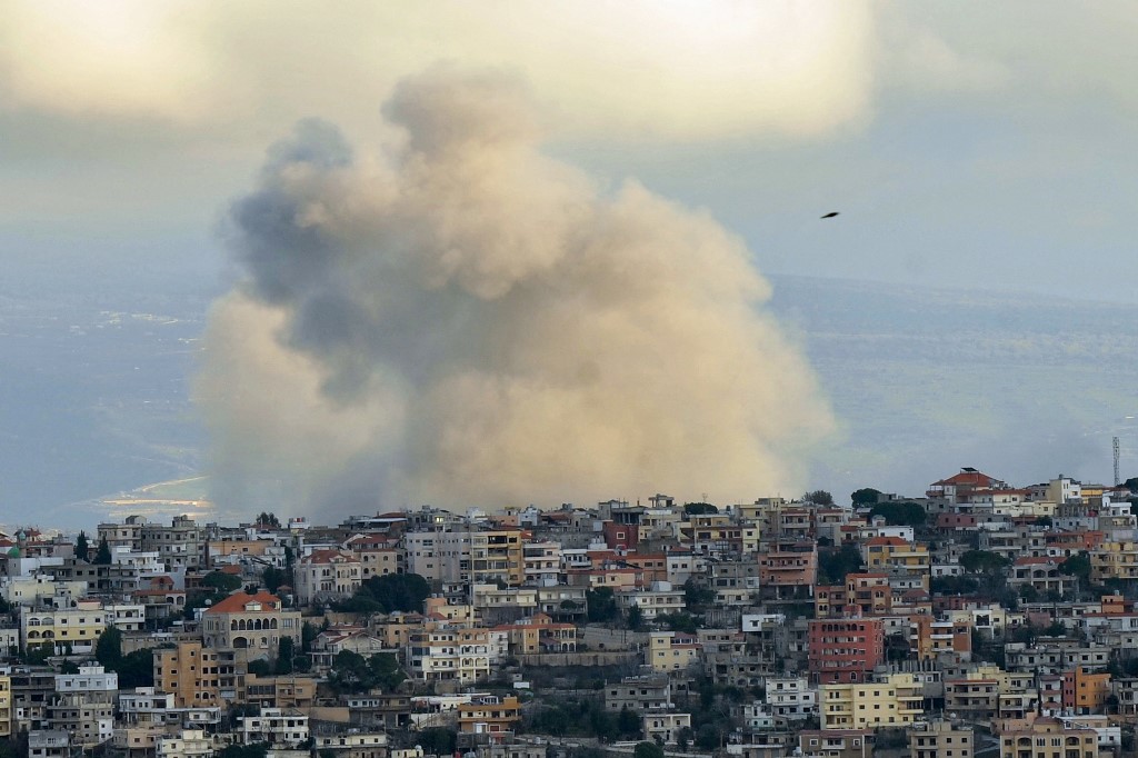 Israel ataca quatro quartéis do Hezbollah no Líbano