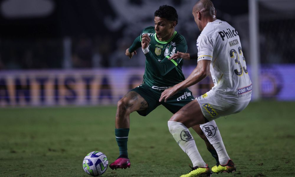 Santos e Palmeiras empatam sem gols na Vila Belmiro em jogo morno 