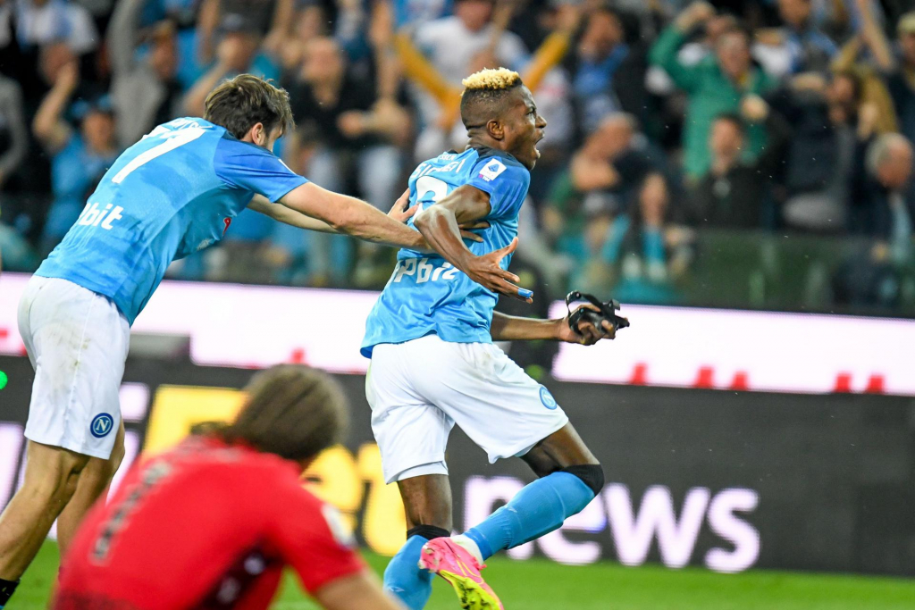 Atacante do Napoli revela recusa de proposta milionária e sonho de jogar na Premier League