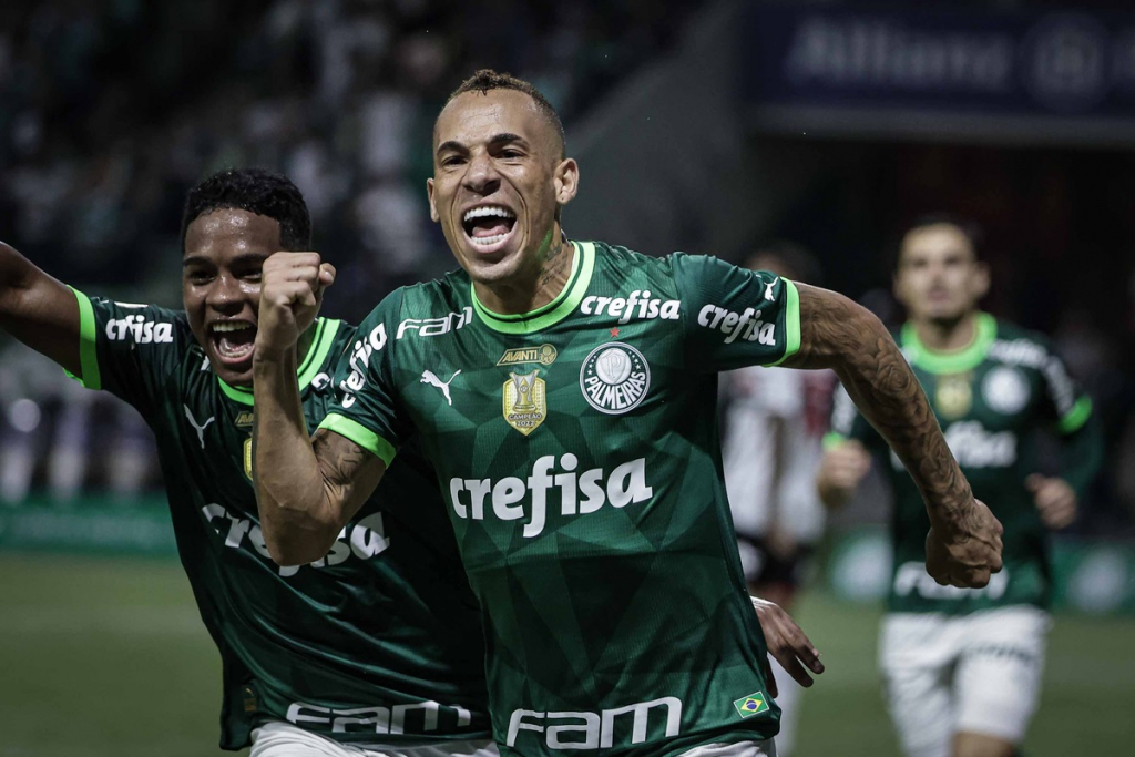Palmeiras domina, goleia o São Paulo no Allianz Parque e se mantém no G4 do Brasileiro