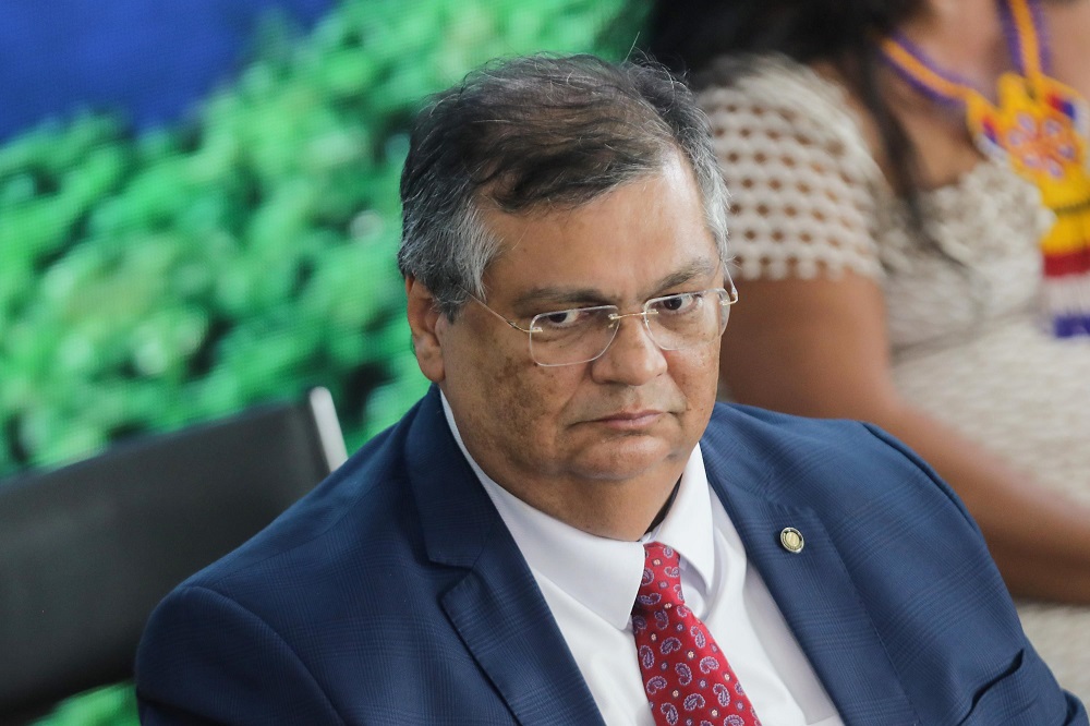 Oposição pede impeachment de Dino após integrante de facção criminosa participar de reunião do Ministério da Justiça