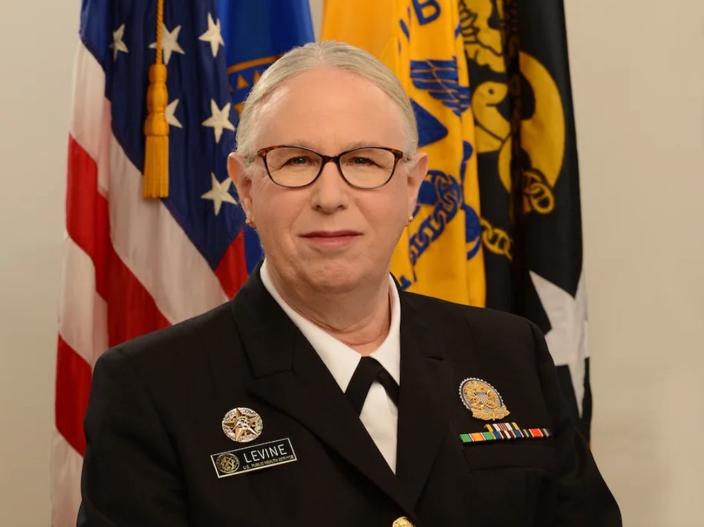 Estados Unidos nomeiam primeira mulher trans para cargo de almirante quatro estrelas