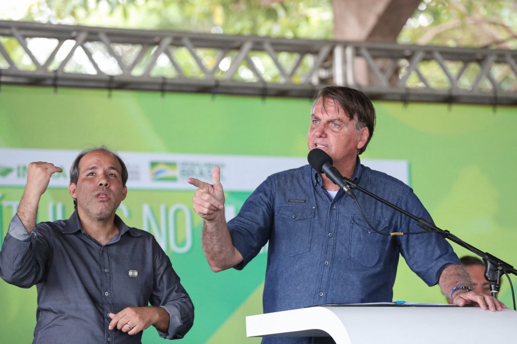 Bolsonaro critica partido de Flávio Dino e afirma que Maranhão ‘será libertado dessa praga’